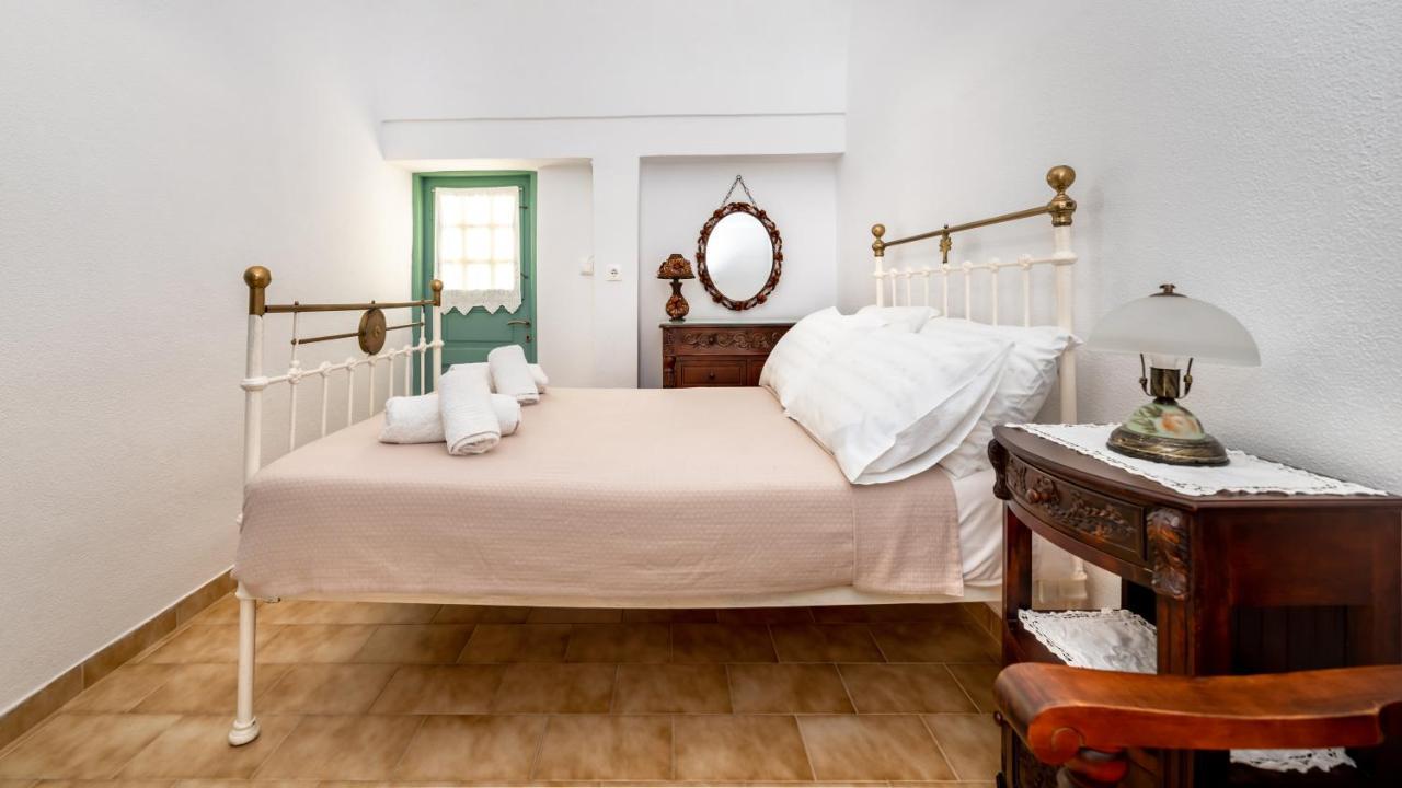 Authentic Santorinian Home Experience 费拉 外观 照片